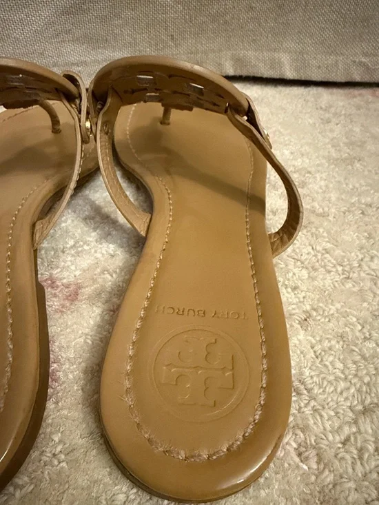 Tory Burch Tan Logo Leather Thong Sandals - Picture 5 of 6